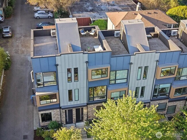 Photo - 2310 W Newton St