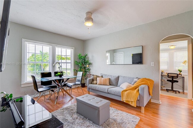 Photo - 227 SW 30th Ave Unit B