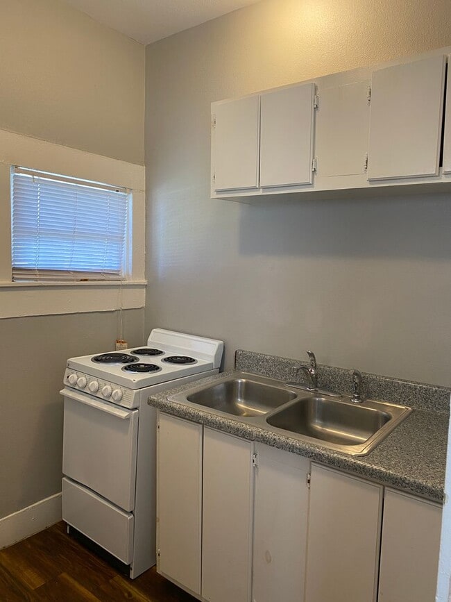 Building Photo - 215 Paschal St Unit Apt 201