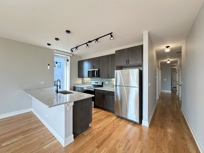 Photo - 2100 W 18th Pl Unit 204