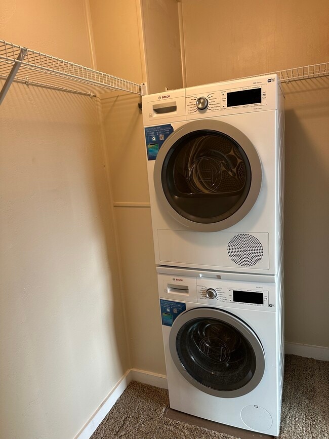 Photo - 6400 Christie Ave Unidad Penthouse top flr