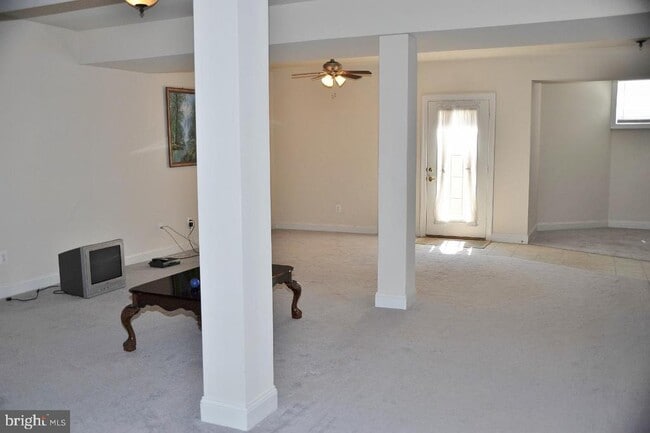 Photo - 7582 Venture Dr