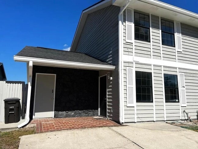 Building Photo - 453 Hemlock St