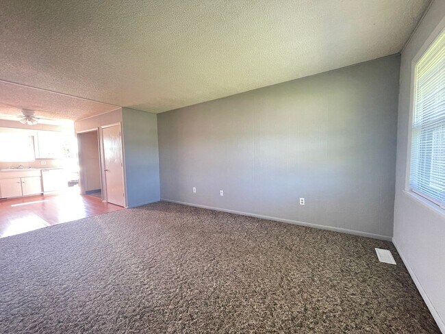 Photo - 5364 S Hutchinson Ave Unidad B8