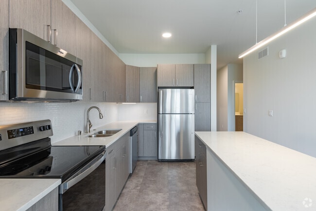 1 BR, 1 BA - 950SF Floorplan B
