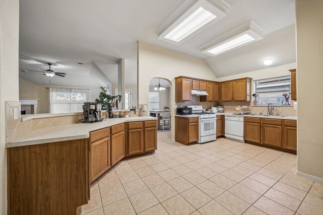Building Photo - 24027 Floragate Dr