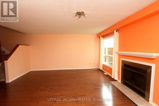 Photo - 6075 Pineglade Crescent