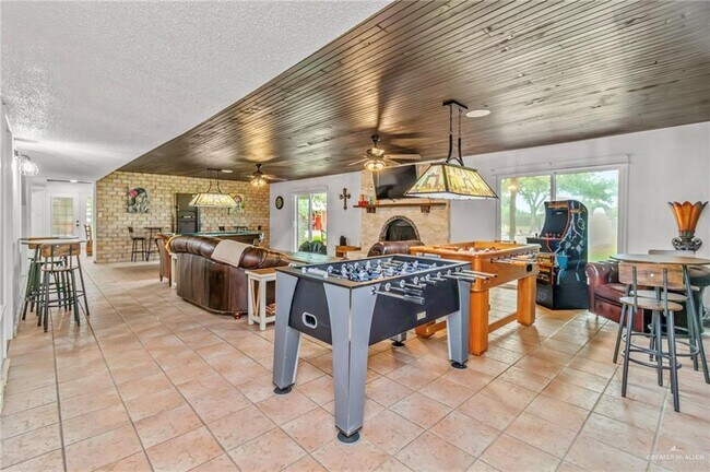 Photo - 20 N Shary Rd