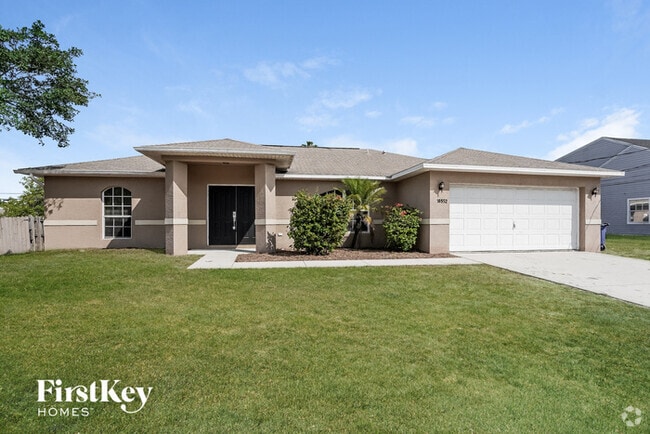 Building Photo - 18552 Spruce Dr W Rental