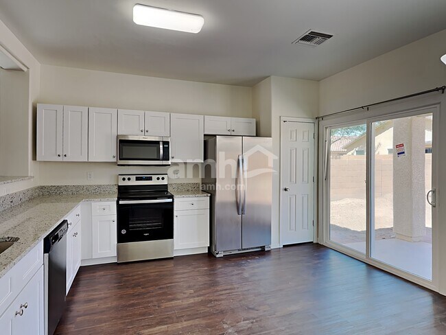 Photo - 11320 Harvester