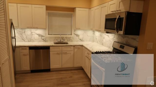 Building Photo - 3 bedroom in CHICAGO IL 60622 Unit 1 Rental