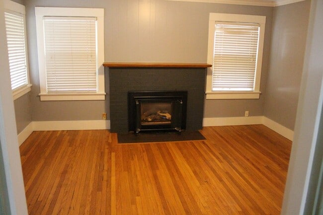 Photo - Charming bungalow with bonus office or Art...