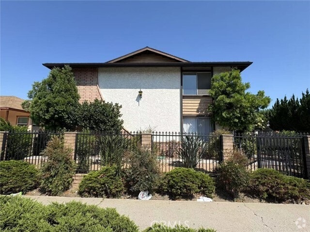 Building Photo - 860 S Greenwood Ave Unit B Rental