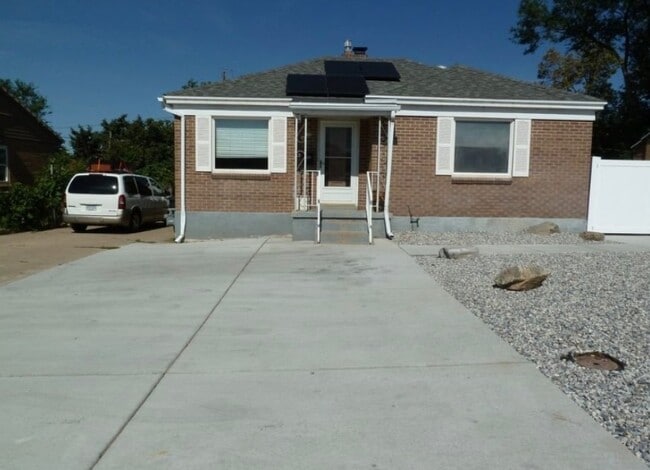 Building Photo - 168 Ross Dr