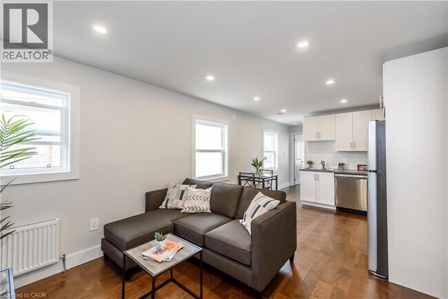 Photo - 35 Niagara St