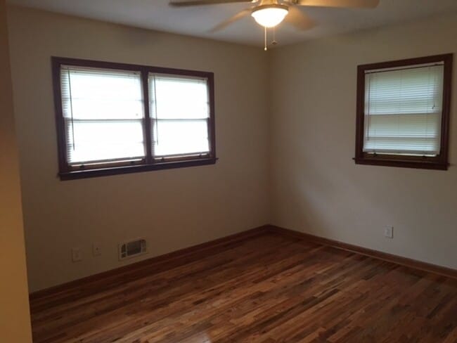 Photo - Cozy 4- bedroom house!
