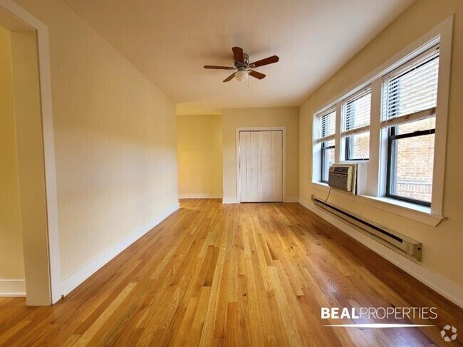 Building Photo - 1 bedroom in CHICAGO IL 60613 Unit W3 Rental