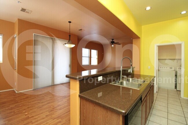 Photo - 1225 N 36th St Unidad 2075