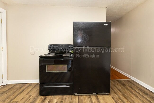Photo - 2215 Allin St
