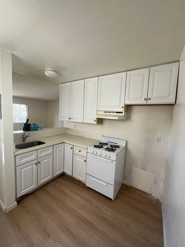 Building Photo - 11438 Killion St Unit #2