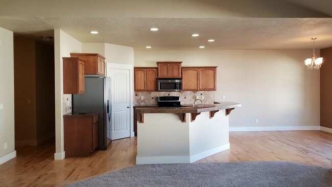 Photo - 638 W Cedar Pointe Way