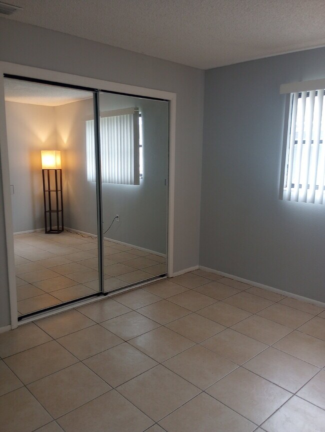 2-Bed, 2-Bath, 2 Car Garage in New Port Richey!"
