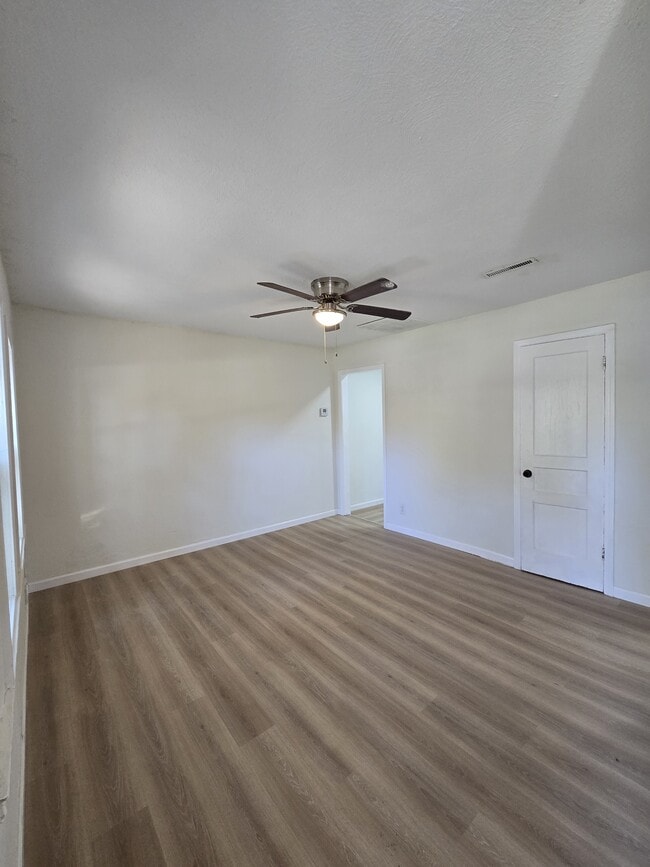 Photo - 1018 N Volutsia