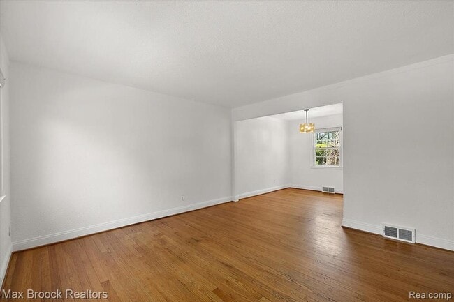 Photo - 1652 Graefield Rd