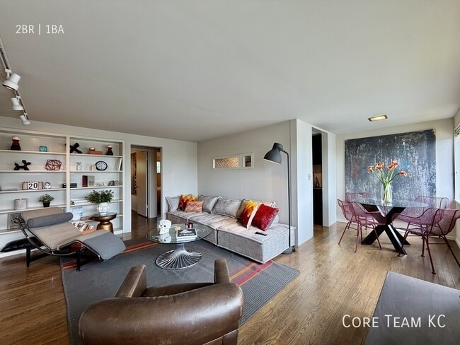 Building Photo - 1020 W 44th St Unit 7
