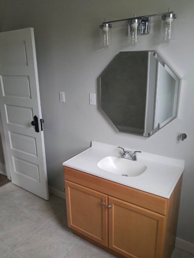 Photo - 428 N Zane Hwy