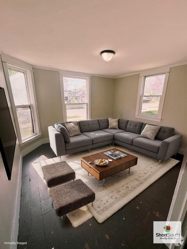 Building Photo - Updated 2 Bed 1 Bath home on the SE side