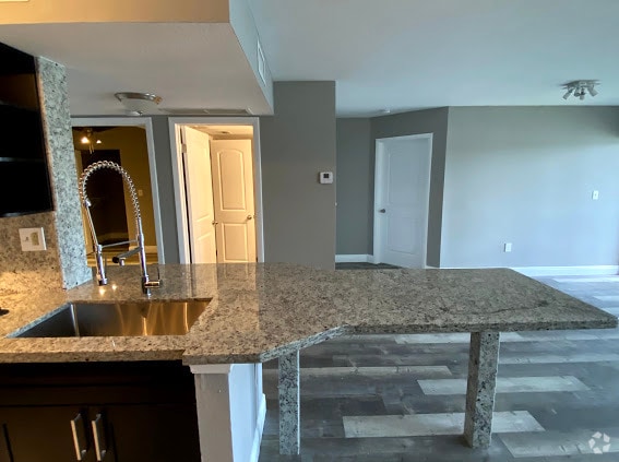 Building Photo - 2850 N Oakland Forest Dr Rental
