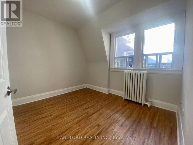 Photo - 341 St Clair Ave Unit E
