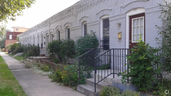 Building Photo - 2551 Grove St Rental