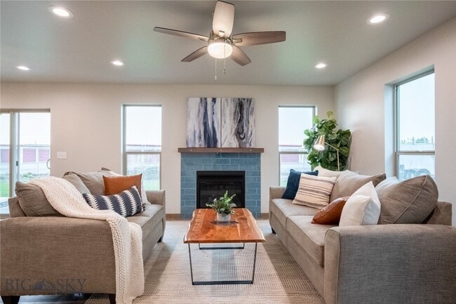 Photo - 2009 Ross Wy Unit A