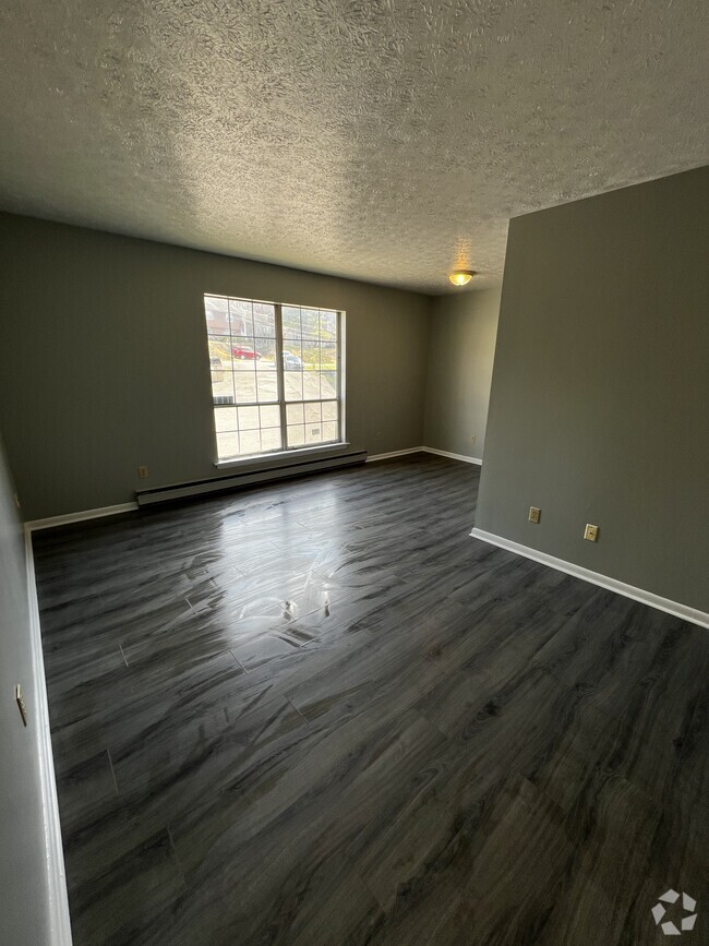 Building Photo - 1100 Eastgate Dr Rental