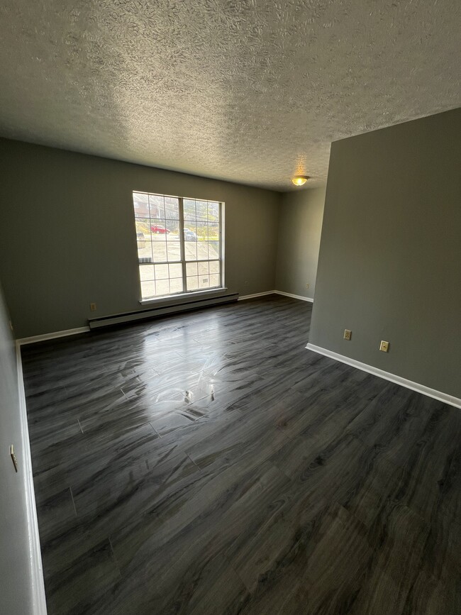 Building Photo - 1100 Eastgate Dr Rental