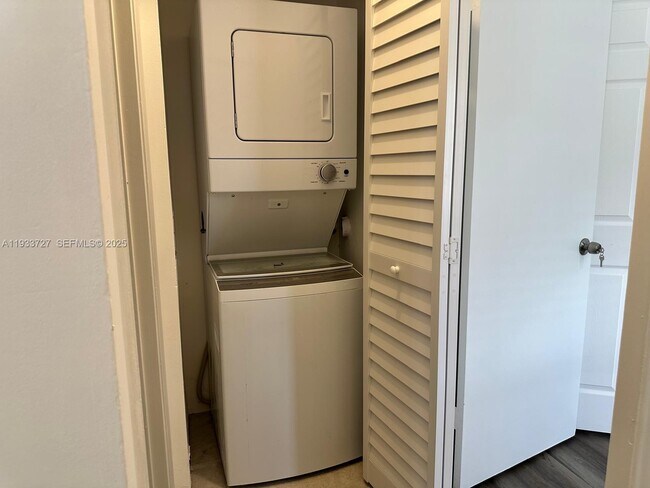 Photo - 891 Cypress Park Way Unidad C6