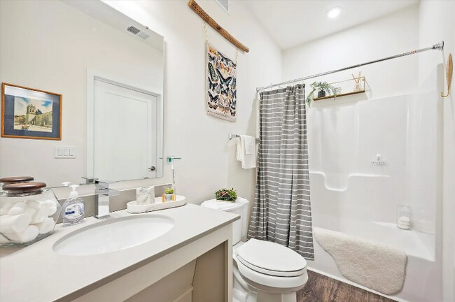 Photo - 2077 Ridge Ave Unidad A11