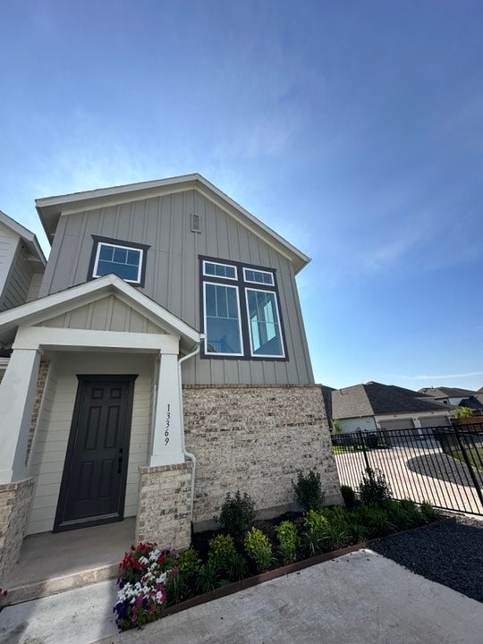 Photo - 13369 Hedgebrook Pl