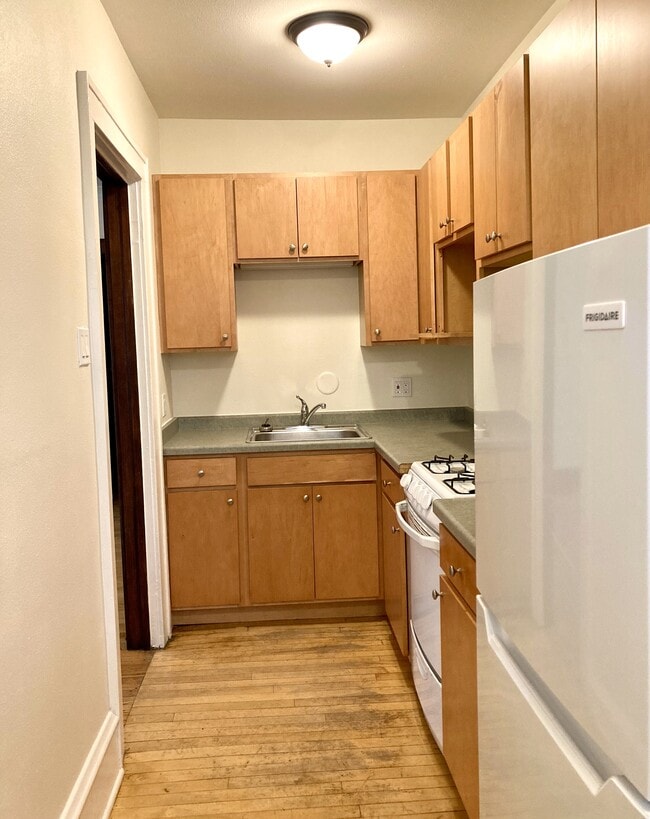 Photo - 2021 E Park Pl