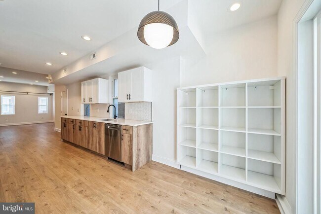 Photo - 840 Leland St