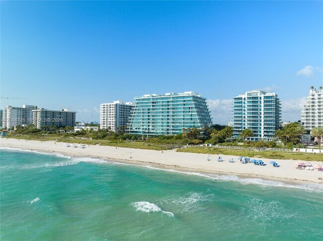 9349 Collins Ave Unidad 605