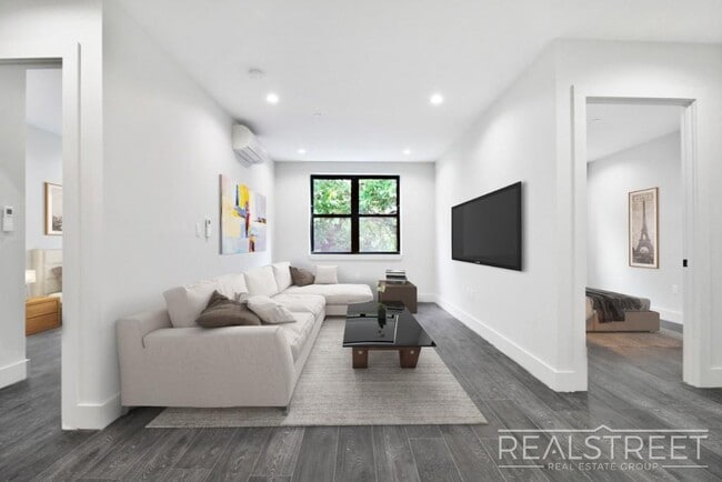 Photo - NO FEE! Grand Spacious 2 Bed in Prime Crown Heights Unidad 3A