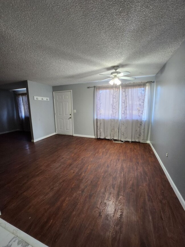 Photo - 3 Bedroom Home Excellent Location Near Sch...