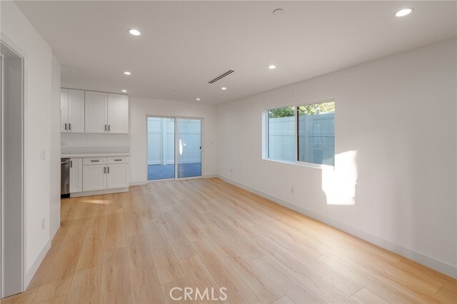 Photo - 14125 Emelita St