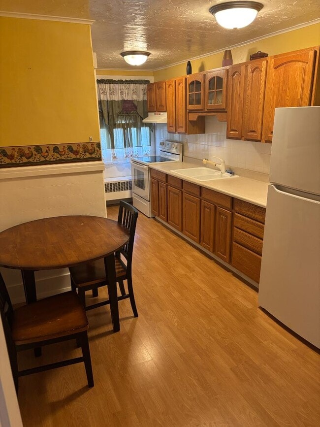 Building Photo - 401 Onyx St