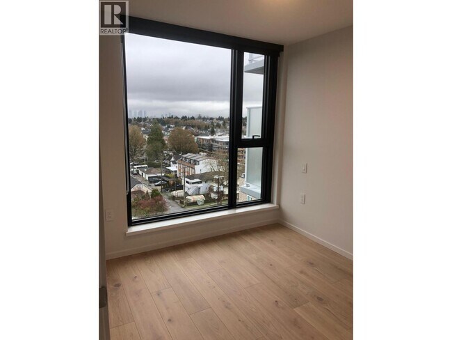 Photo - 905 2751 KINGSWAY