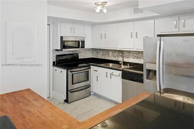 Photo - 1420 Brickell Bay Dr Unidad 1420 Brickell Bay Dr # 505C