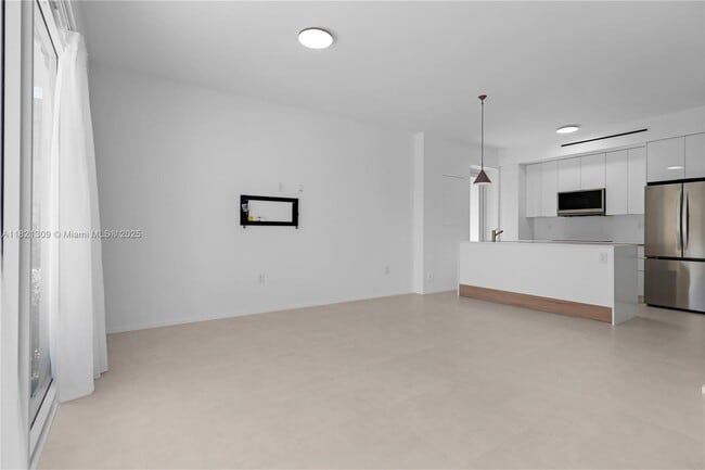 Building Photo - 4430 W Flagler St Unit LOWER Rental